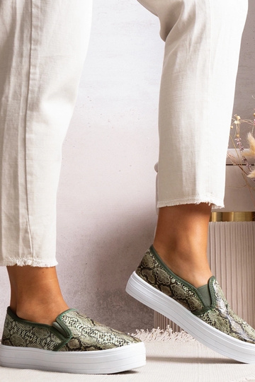 Grüne Slip-On-Sneakers...