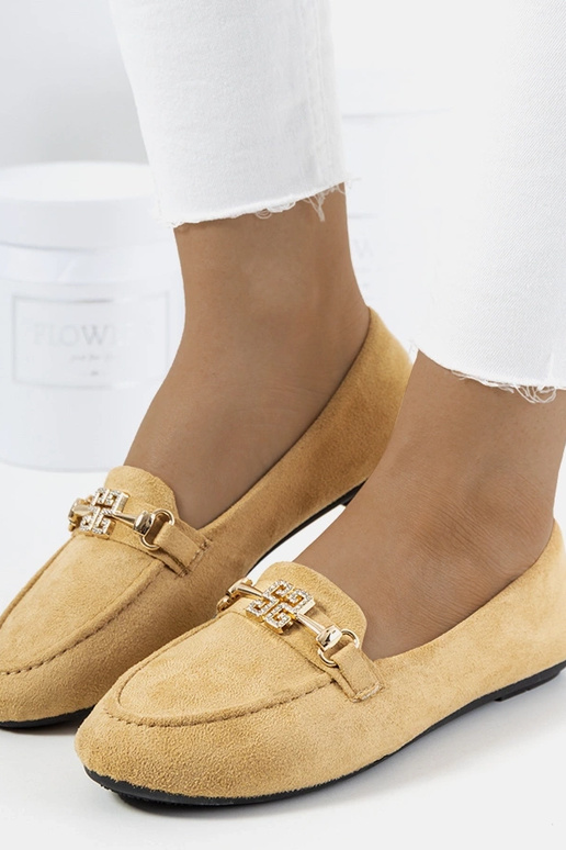 Beigefarbene Mokassins mit... Beigefarbene Mokassins mit...