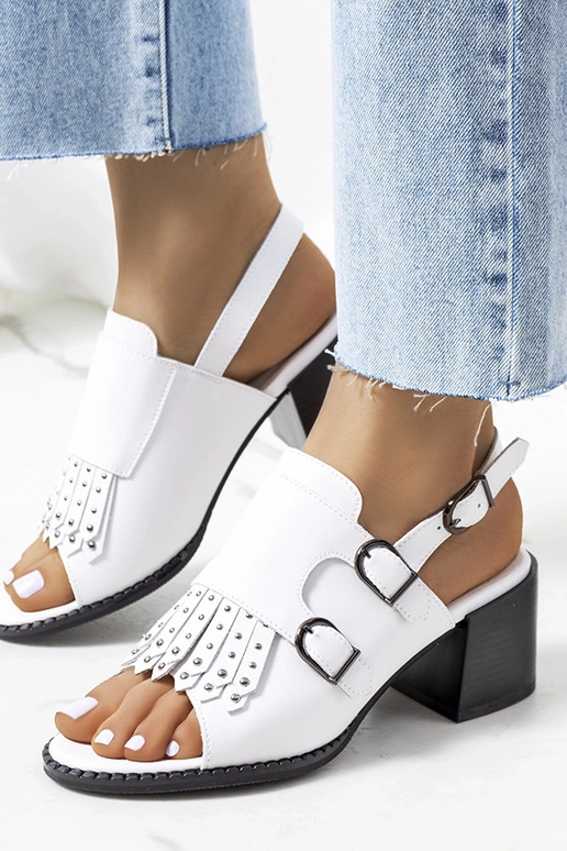 Weiße Ledersandalen mit Obermaterial... Weiße Ledersandalen mit Obermaterial...