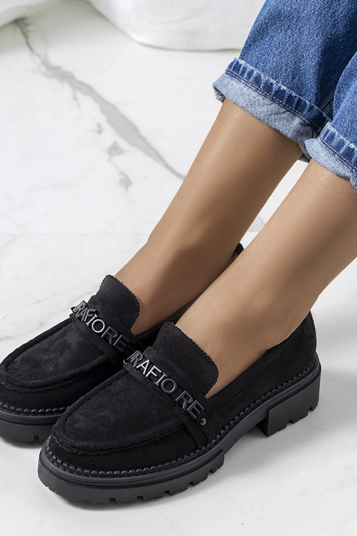 Schwarze Mokassins auf Traktorsohle,...