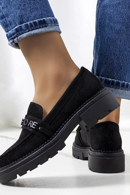 Schwarze Mokassins auf Traktorsohle,...