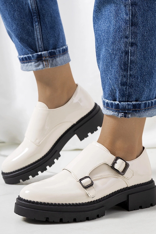 Valks beige Lacklederschuhe Valks beige Lacklederschuhe