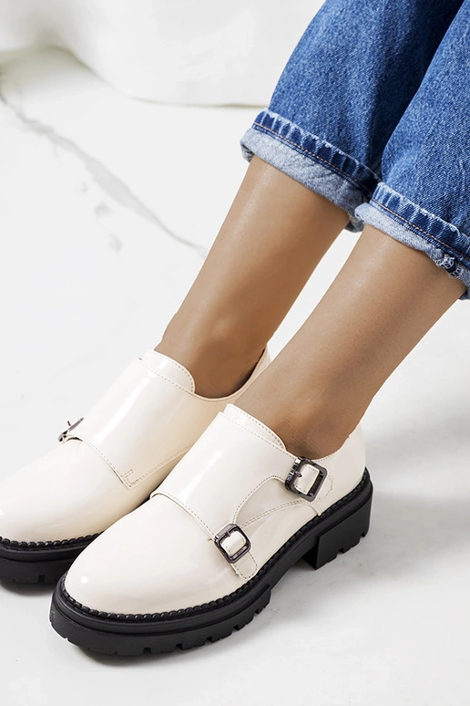 Valks beige Lacklederschuhe Valks beige Lacklederschuhe