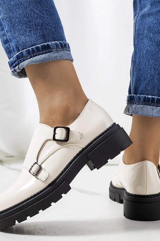 Valks beige Lacklederschuhe Valks beige Lacklederschuhe