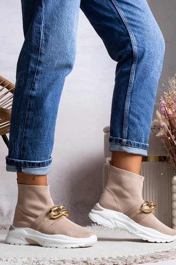 Taryn – Braune Sneaker mit Kette
