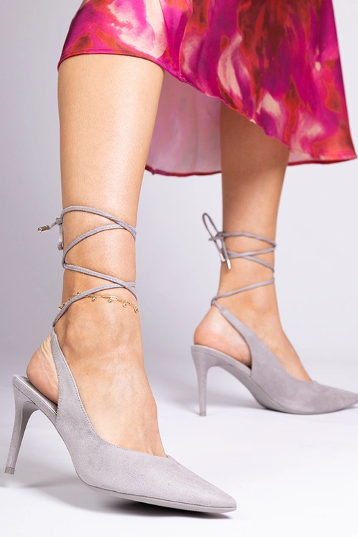 Graue Pumps mit offener Spitze von... Graue Pumps mit offener Spitze von...