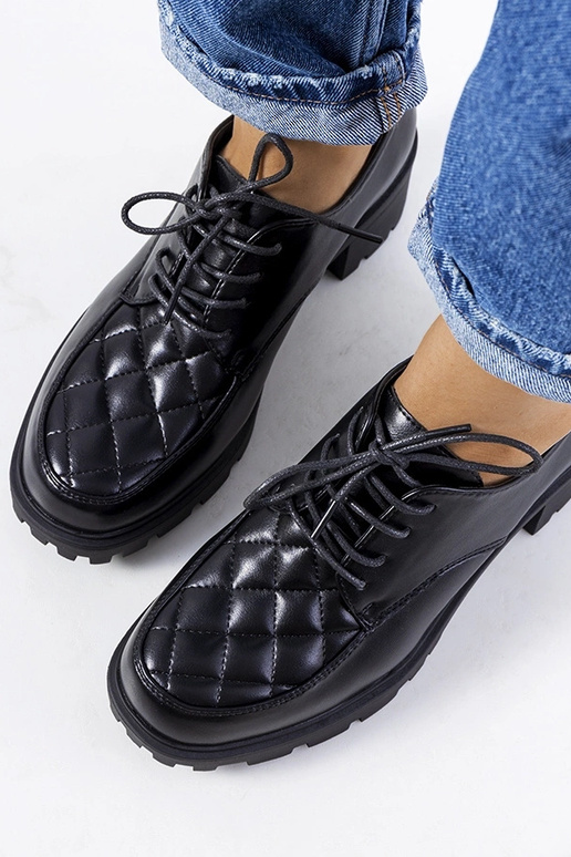 Schwarze Halbschuhe mit dicker Sohle,...