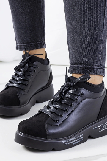 Schwarze Sneakers mit hoher...