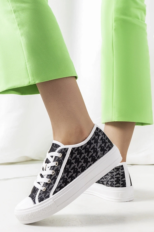 Schwarze Chelms-Sneakers Schwarze Chelms-Sneakers