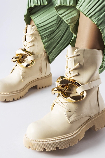 Beige Galar-Stiefel mit Kette 2