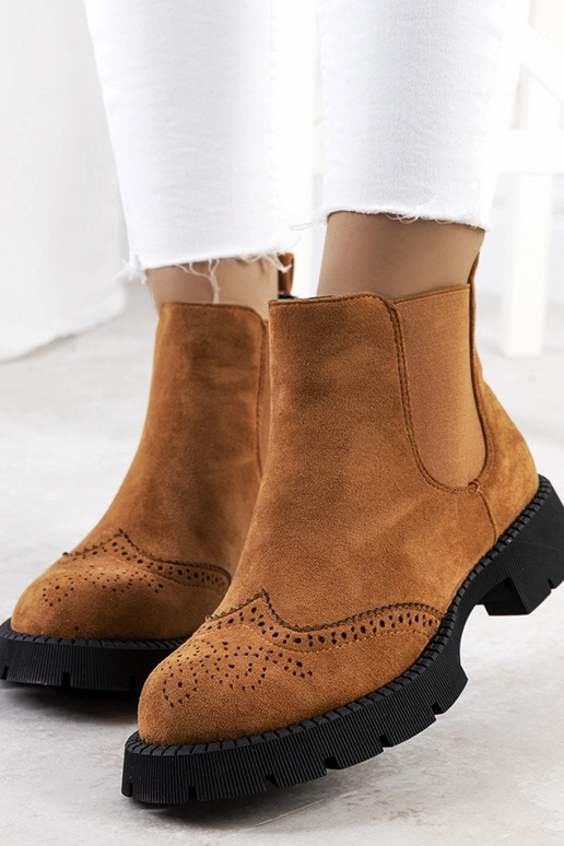 Braune Stiefeletten auf massiver...