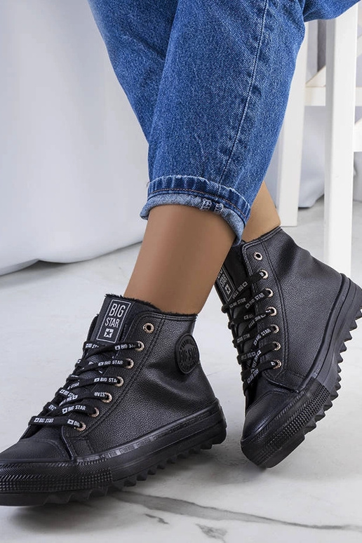 Schwarze isolierte Sneakers Big Star...