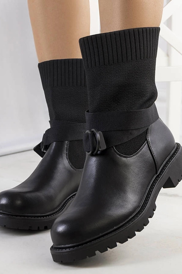 Schwarze Stiefel mit...