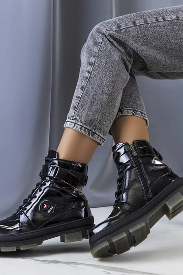 Schwarze lackierte Stiefel,... 2