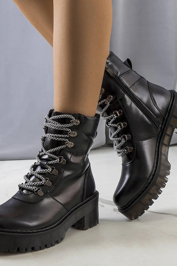 Schwarze Stiefeletten mit...