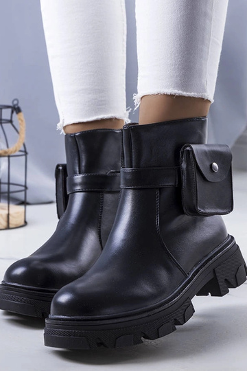 Schwarze Stiefel mit...