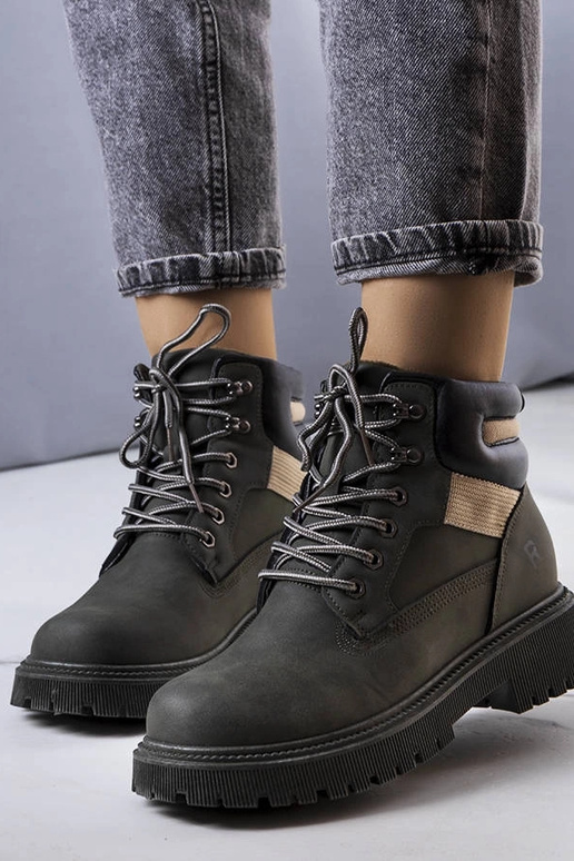 Grüne isolierte Nadel-Stiefel