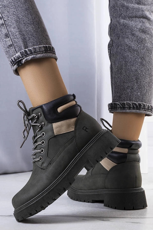 Grüne isolierte Nadel-Stiefel