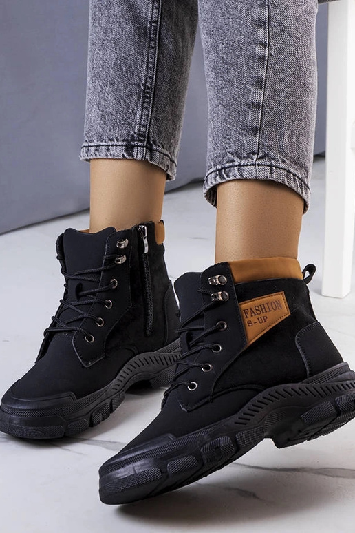 Schwarze isolierte Fordel-Stiefel