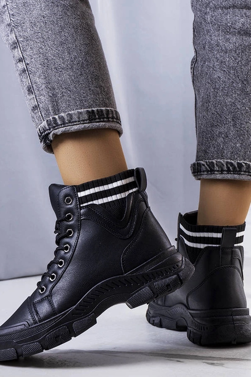 Schwarze isolierte Stiefel von Innes