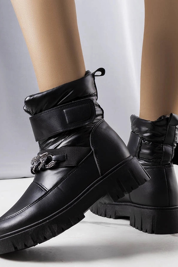 Schwarze Winterstiefel mit...