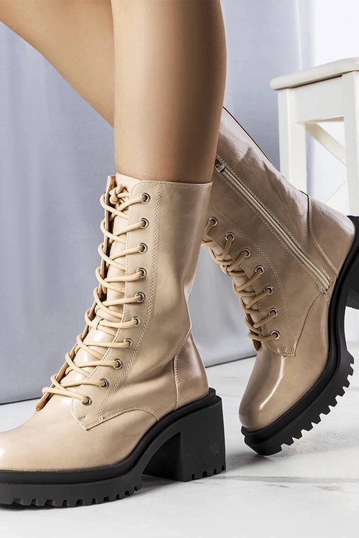 Sandfarbene Winterstiefeletten mit...