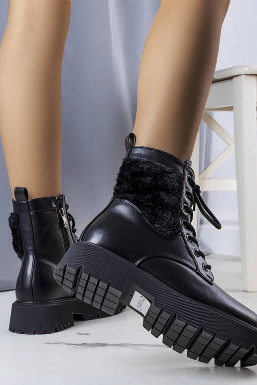 Schwarze, isolierte Dixie-Stiefel aus...