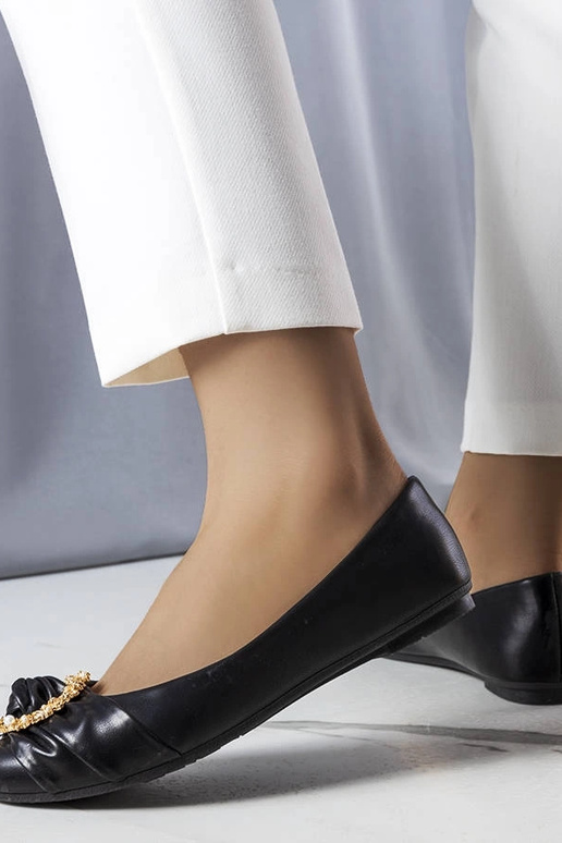 Schwarze Ballerinas mit... Schwarze Ballerinas mit...