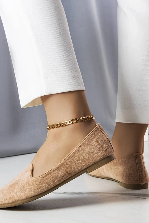 Sandfarbene Kunstvelours-Balletschuhe...