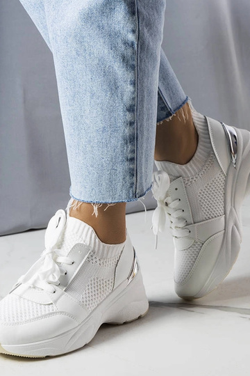 Weiße Sportschuhe auf...