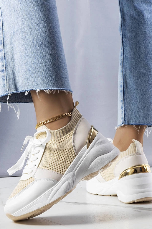 Beige Sneaker auf der Ann-Plattform Beige Sneaker auf der Ann-Plattform