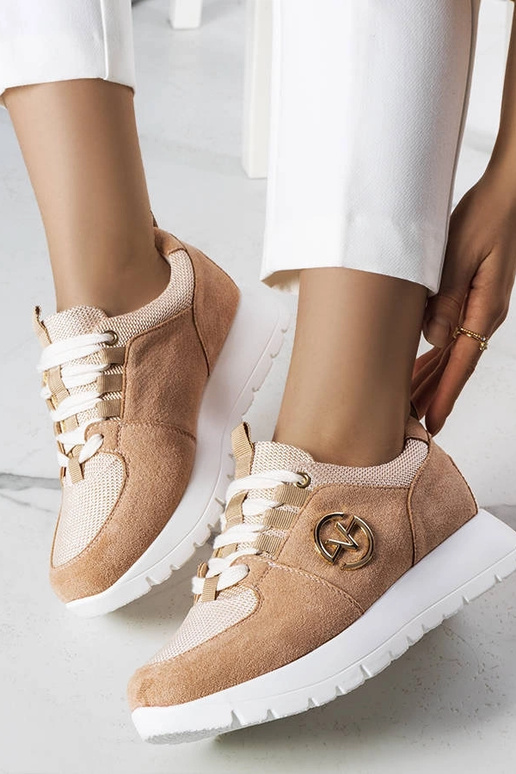 Sandfarbene Sportschuhe mit Plateau,...