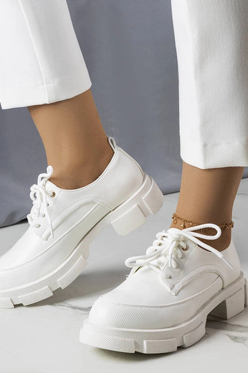 Weiße Halbschuhe mit massiver Sohle, „Kay" 2