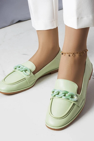 Grüne Bobbie-Loafer mit Ketten