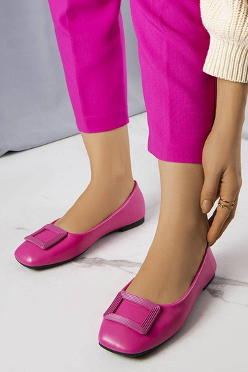 Rosa Ballerinas mit Sheller-Schnalle