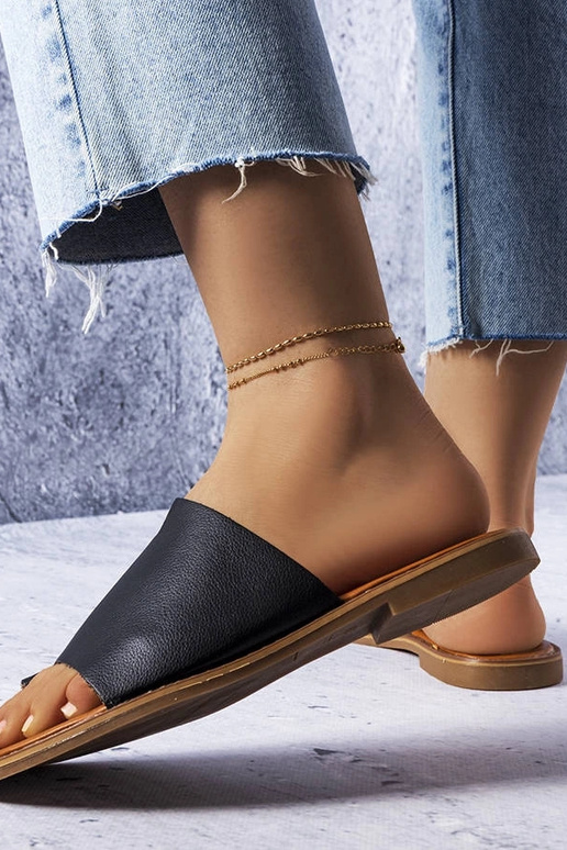 Schwarze Slipper mit unregelmäßigem...