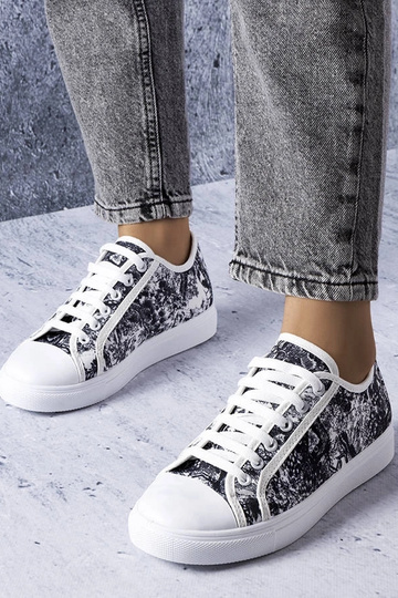 Schwarz-weiße Sneakers aus...