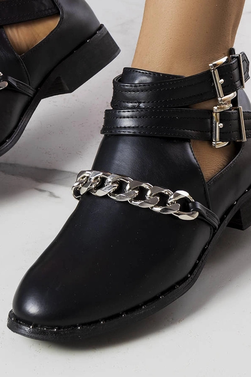 Schwarze Stiefeletten mit Cut-Outs... Schwarze Stiefeletten mit Cut-Outs...