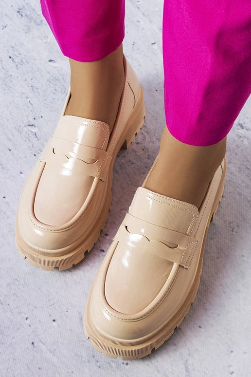 Beigefarbene Phaneuf-Schuhe aus... Beigefarbene Phaneuf-Schuhe aus...