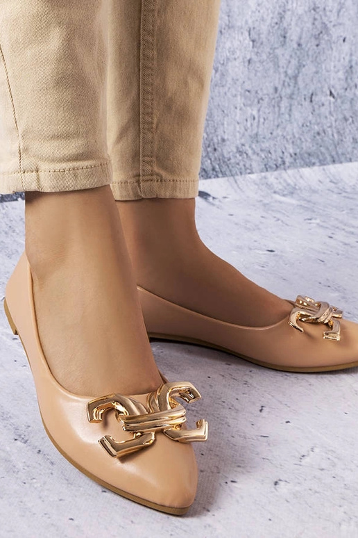 Dunkel sandfarbene Schuhe mit...