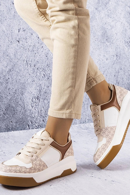 Braune Sneaker verziert mit dem... Braune Sneaker verziert mit dem...