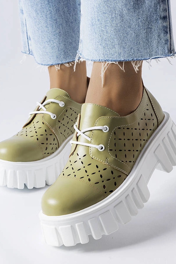 Grüne, klobige Camus-Schuhe...