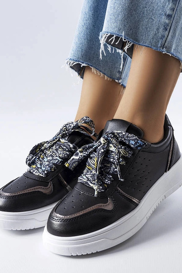 Schwarze Pryor Sneakers mit...