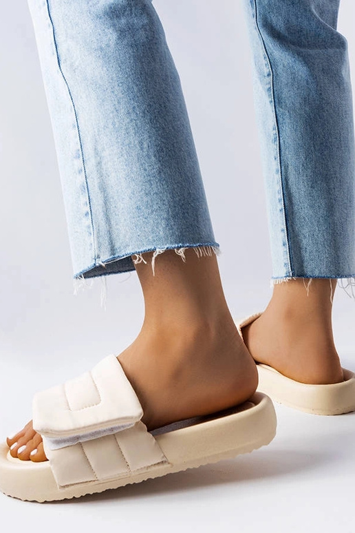 Beige Flip-Flops mit Klettverschluss...