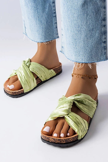 Grüne Flip-Flops verziert...