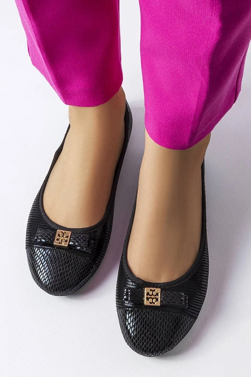 Schwarze elegante Ballerinas mit... Schwarze elegante Ballerinas mit...