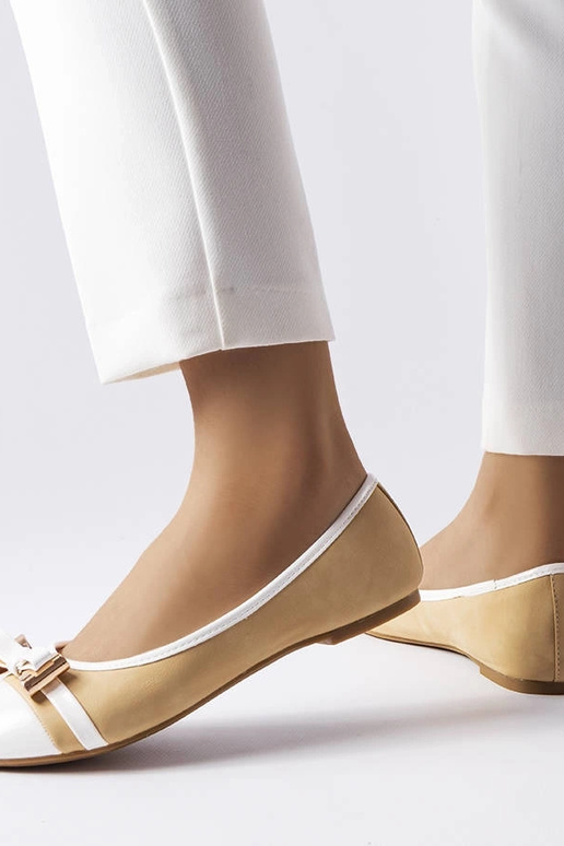 Weiß-beige Schuhe mit Schleife, „Dufour"