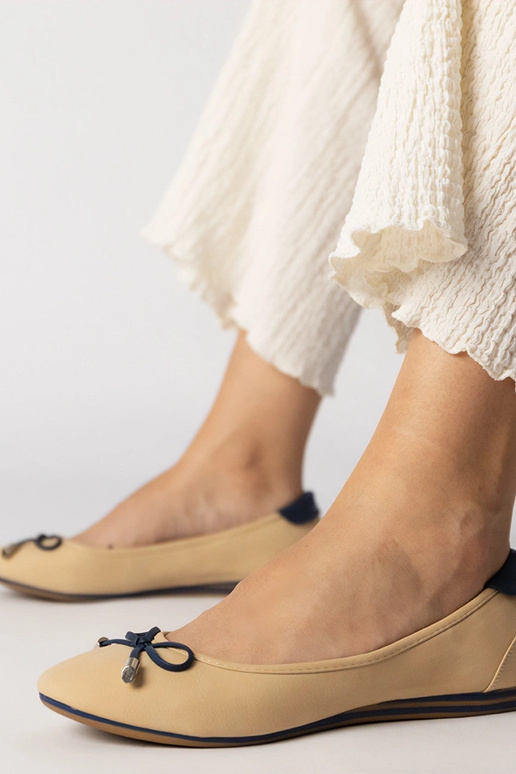 Beige Schuhe mit Schleife, „Maddalena"