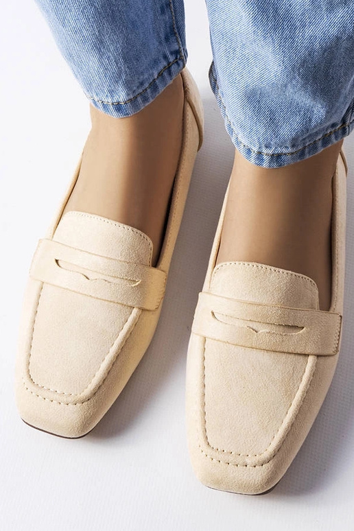 Sandfarbene Kunstvelours-Balletschuhe...