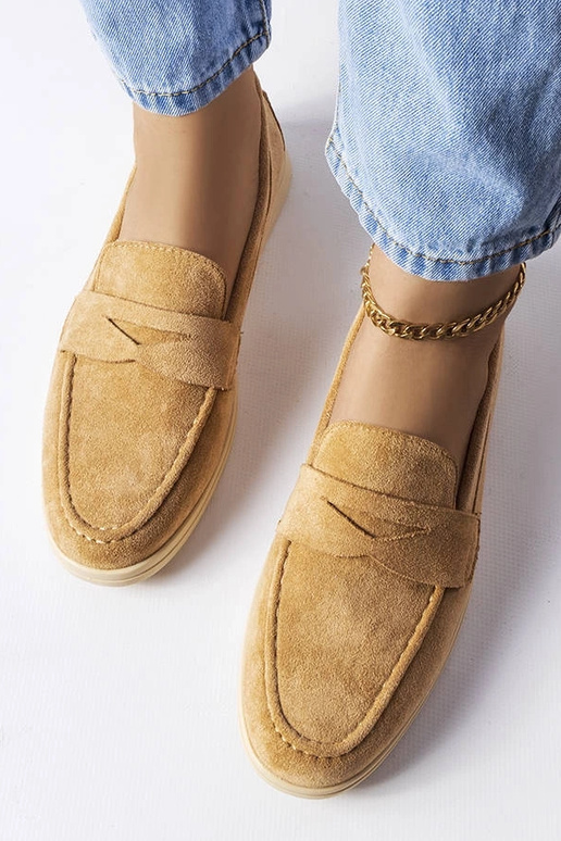 Sandfarbene Kunstvelours-Balletschuhe...